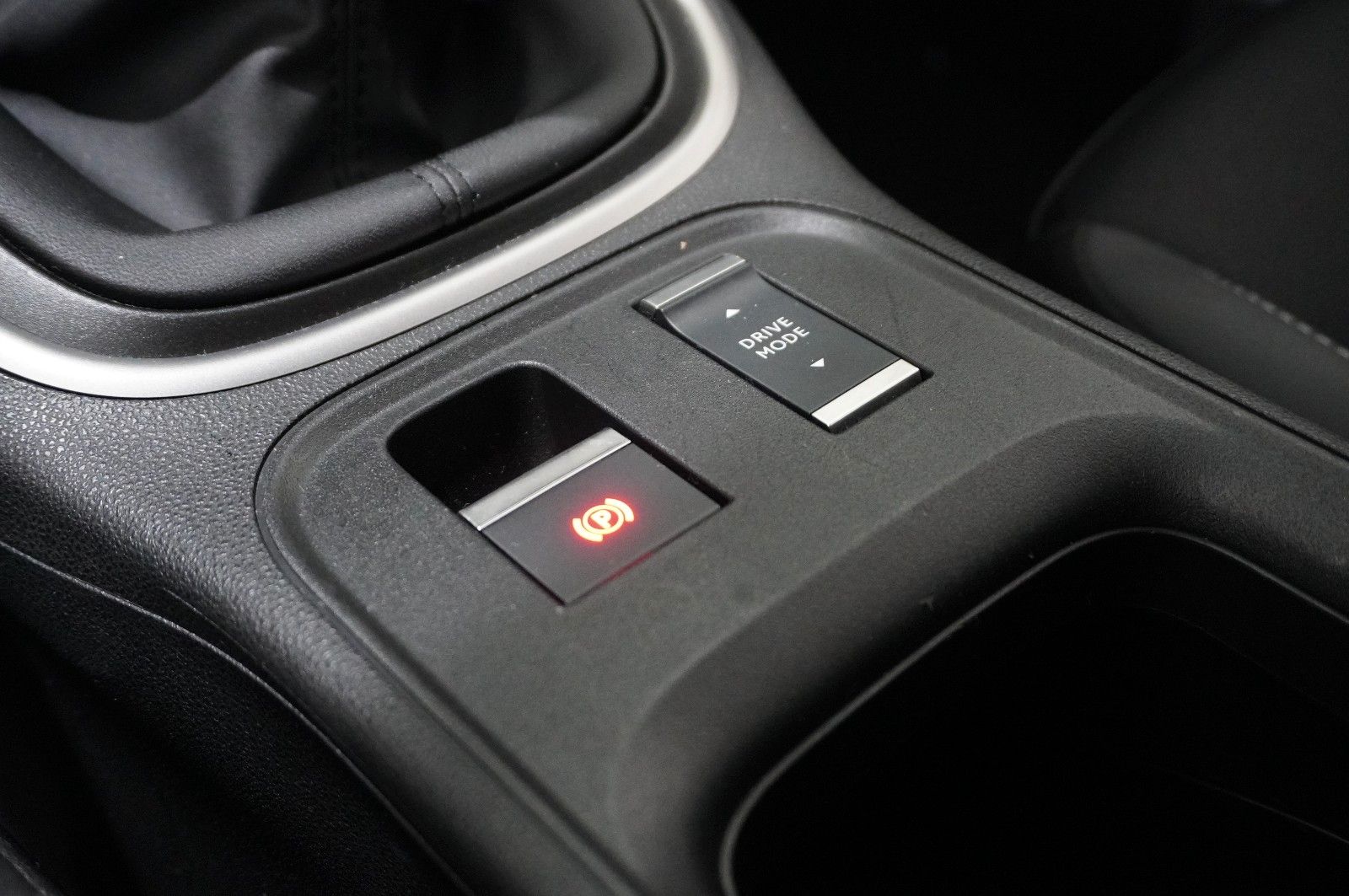 Fahrzeugabbildung Jeep Avenger 1.2 ALTITUDE MY25 NAVI/LED/KAMERA/SH/JBL