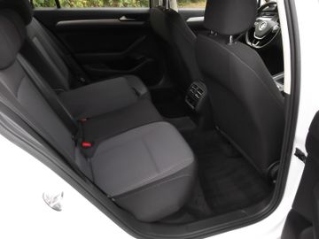 Volkswagen Passat - 12