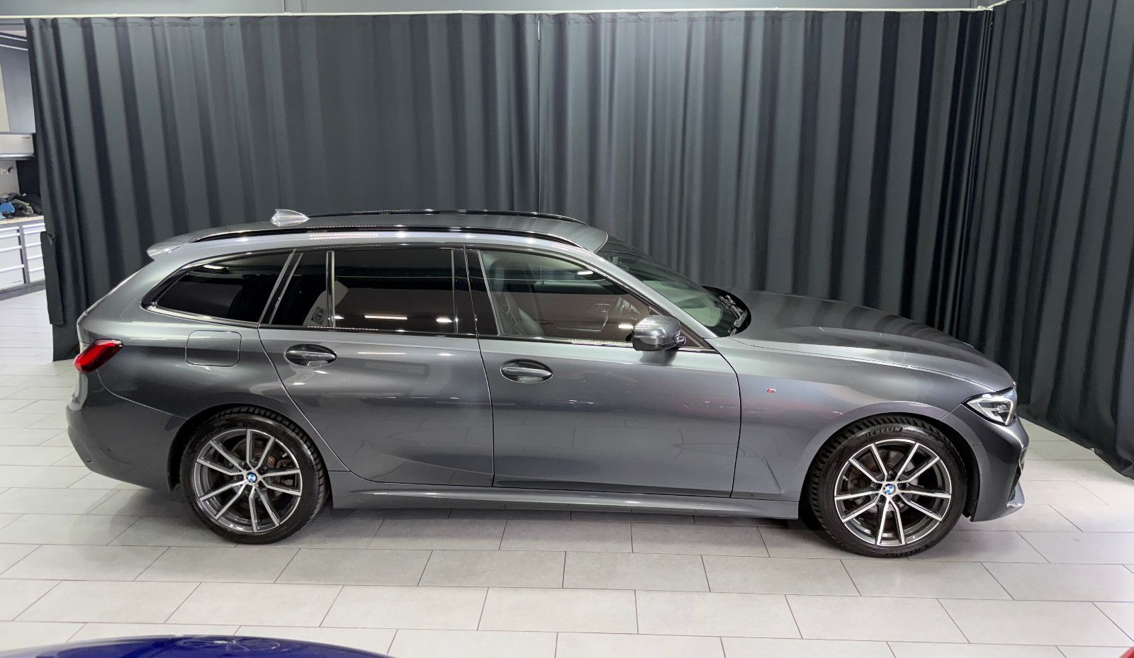 Fahrzeugabbildung BMW 320d Touring xDrive M Sport|HIFI|HuD|LEDER|KAMER