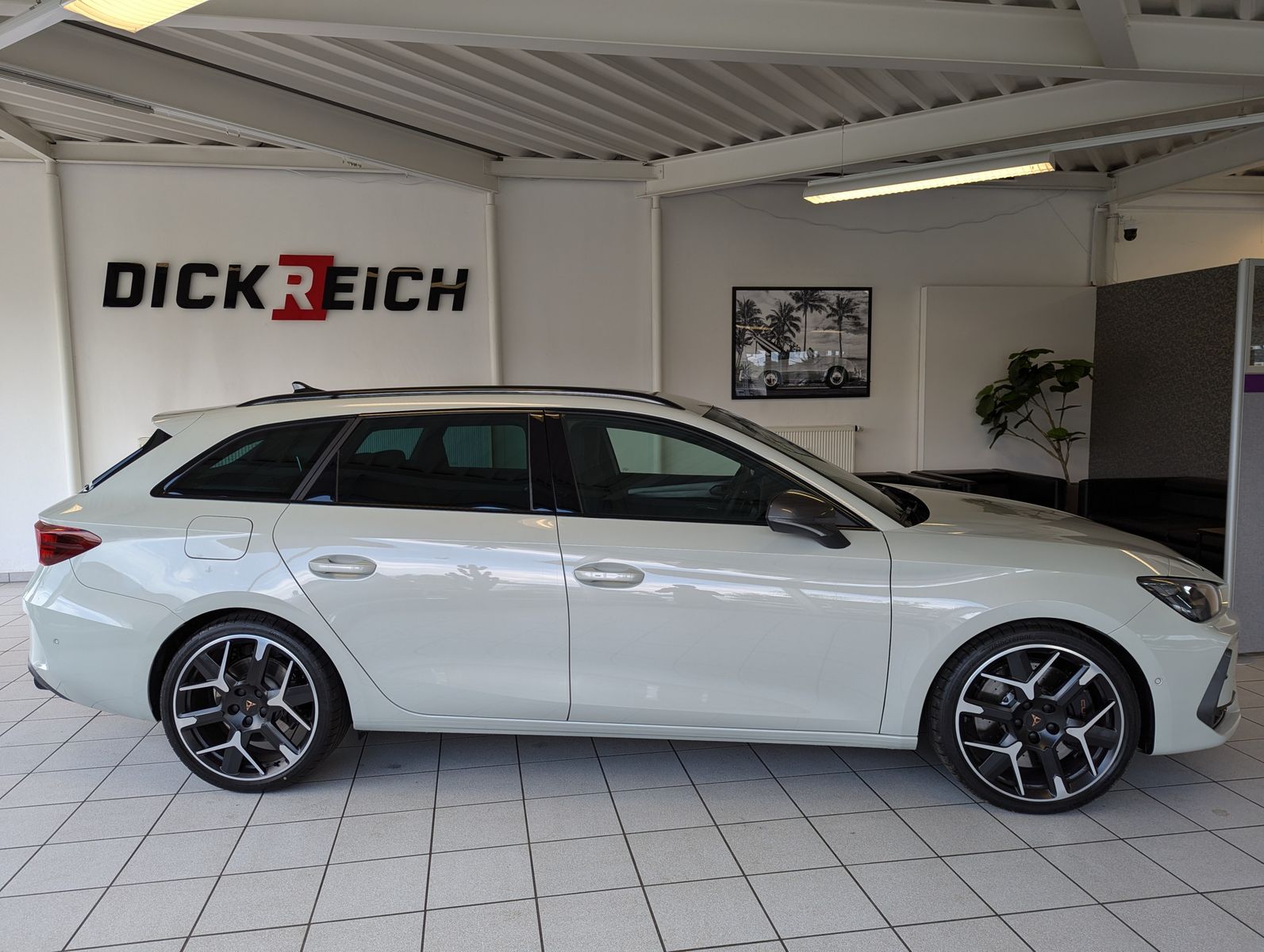 CUPRA Leon 2.0 TSI 4D VZ Matrix Pano Sennheiser AHK 19 - Image 8