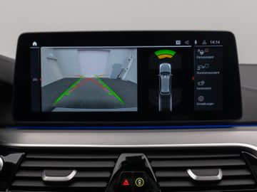 Fahrzeugabbildung BMW 530d Luxury Line Panorama Laser Kamera HUD HiFi