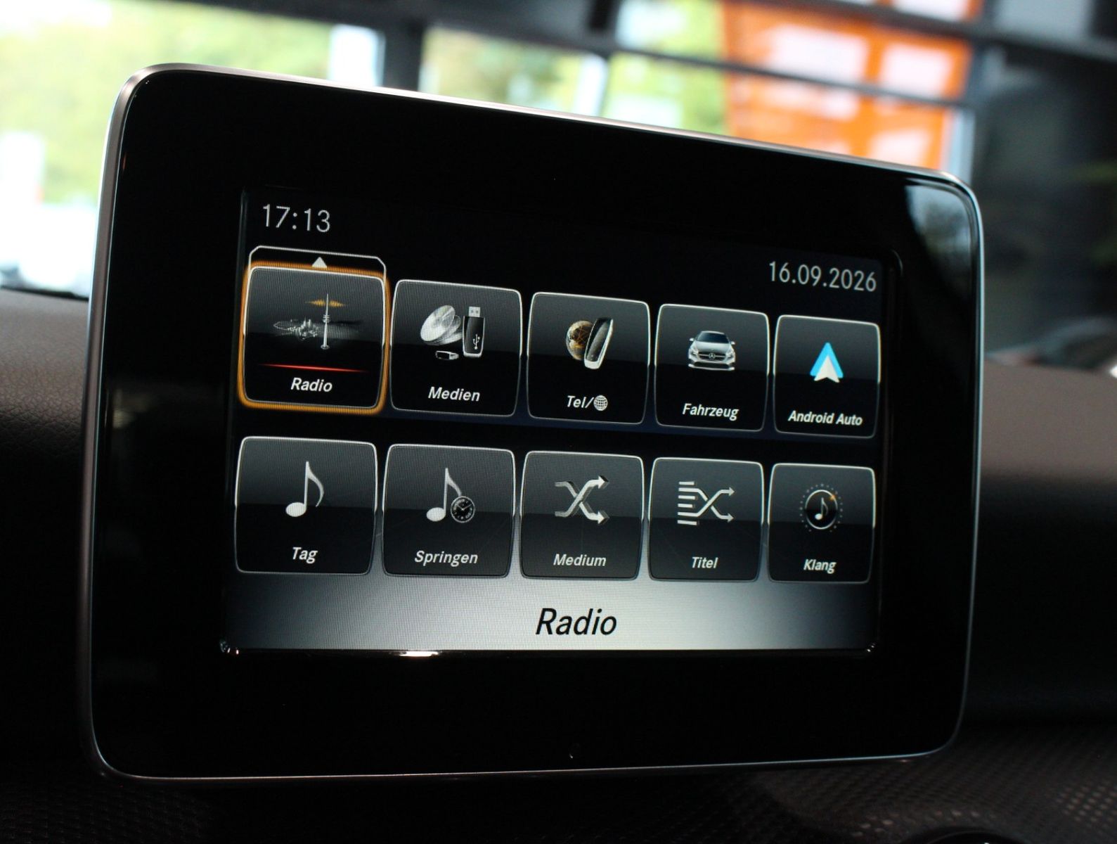 Fahrzeugabbildung Mercedes-Benz A 180 BlueEfficiency 2. Hand*