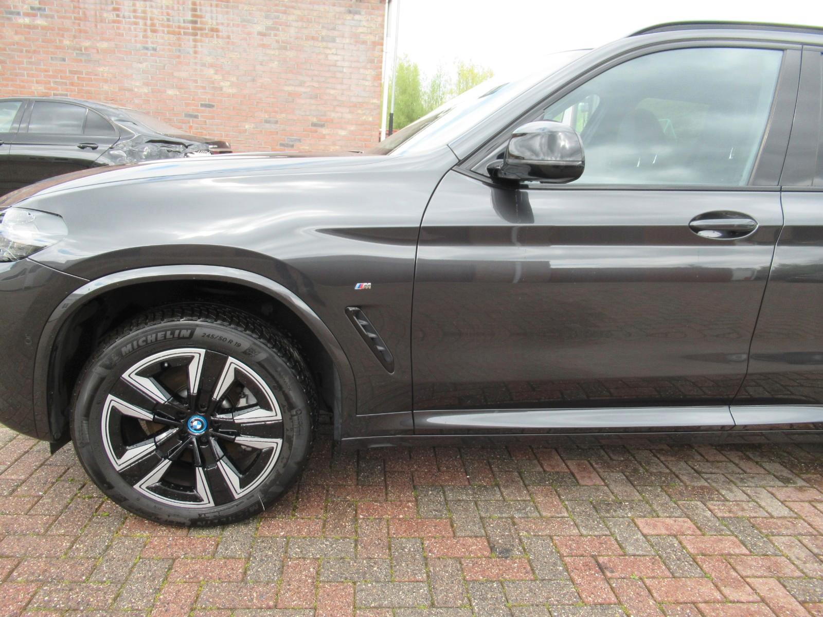 BMW iX3 Inspiring M-PAKKET*SHADOW*AHK*PANORAMA*LEDER