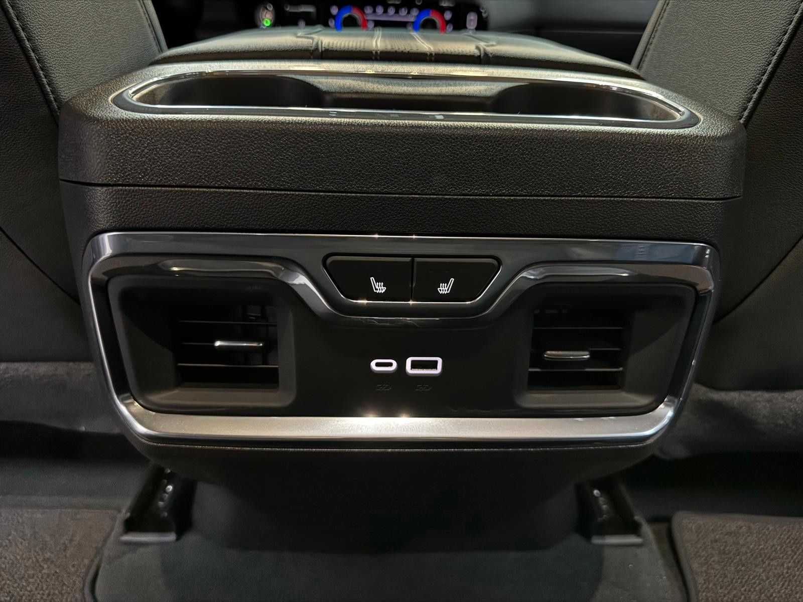 Fahrzeugabbildung Chevrolet 2026 SILVERADO DURAMAX DIESEL 4x4 HIGH COUNTRY