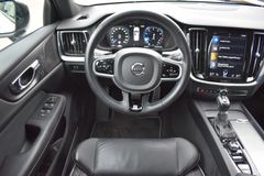 Fahrzeugabbildung Volvo V60 T5 Autom. R-Design*DAB+*FSHZG*RFK*H&K*AHK
