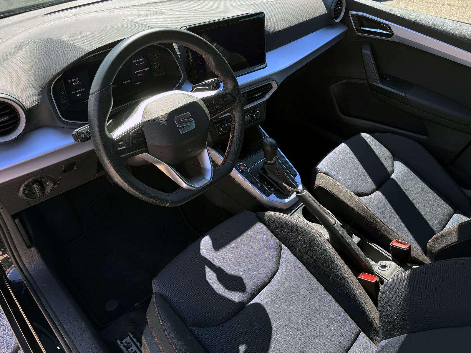 Fahrzeugabbildung SEAT Arona 1.0 TSI DSG FR LED NAV KAM PDC ACC AHK
