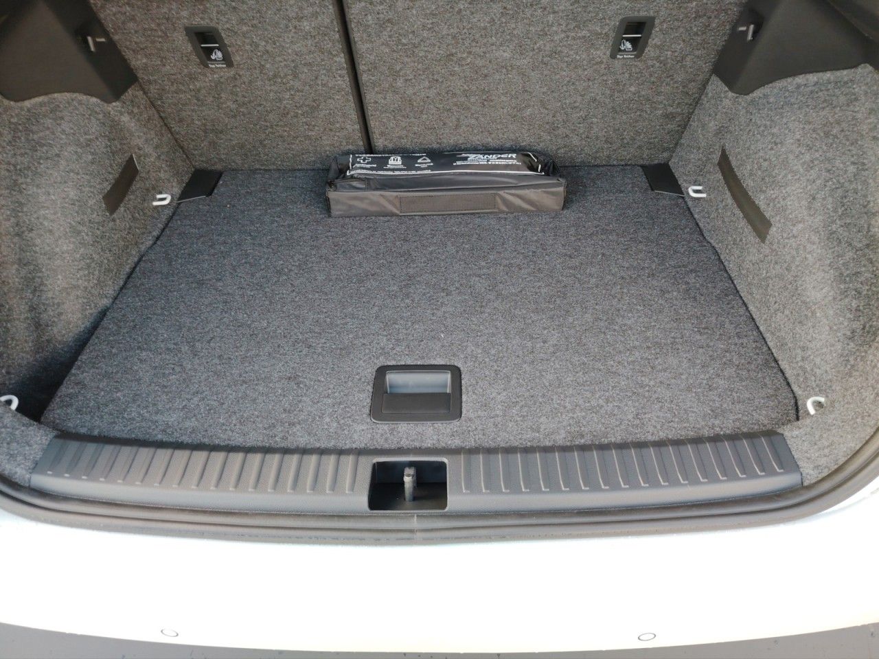 Fahrzeugabbildung SEAT Arona FR TSI DSG Black Edition AHK