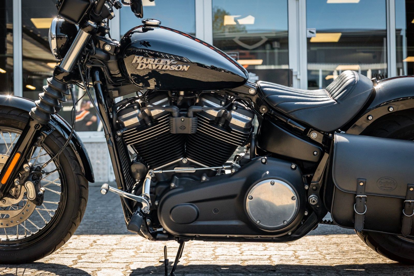 Fahrzeugabbildung Harley-Davidson STREET BOB FXBB - Heckumbau 200er Hinterreifen