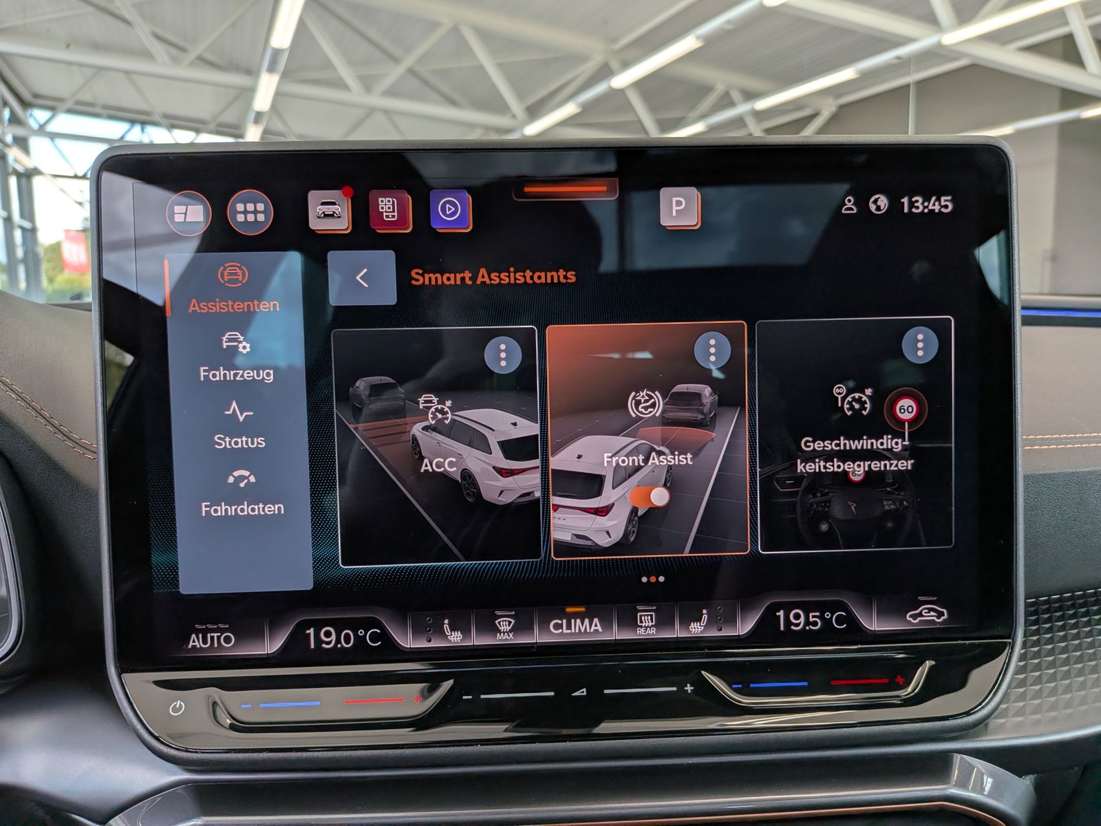 Fahrzeugabbildung CUPRA Leon 1.5 eTSI DINAMICA MATRIX ACC PANO AHK 5J-Ga