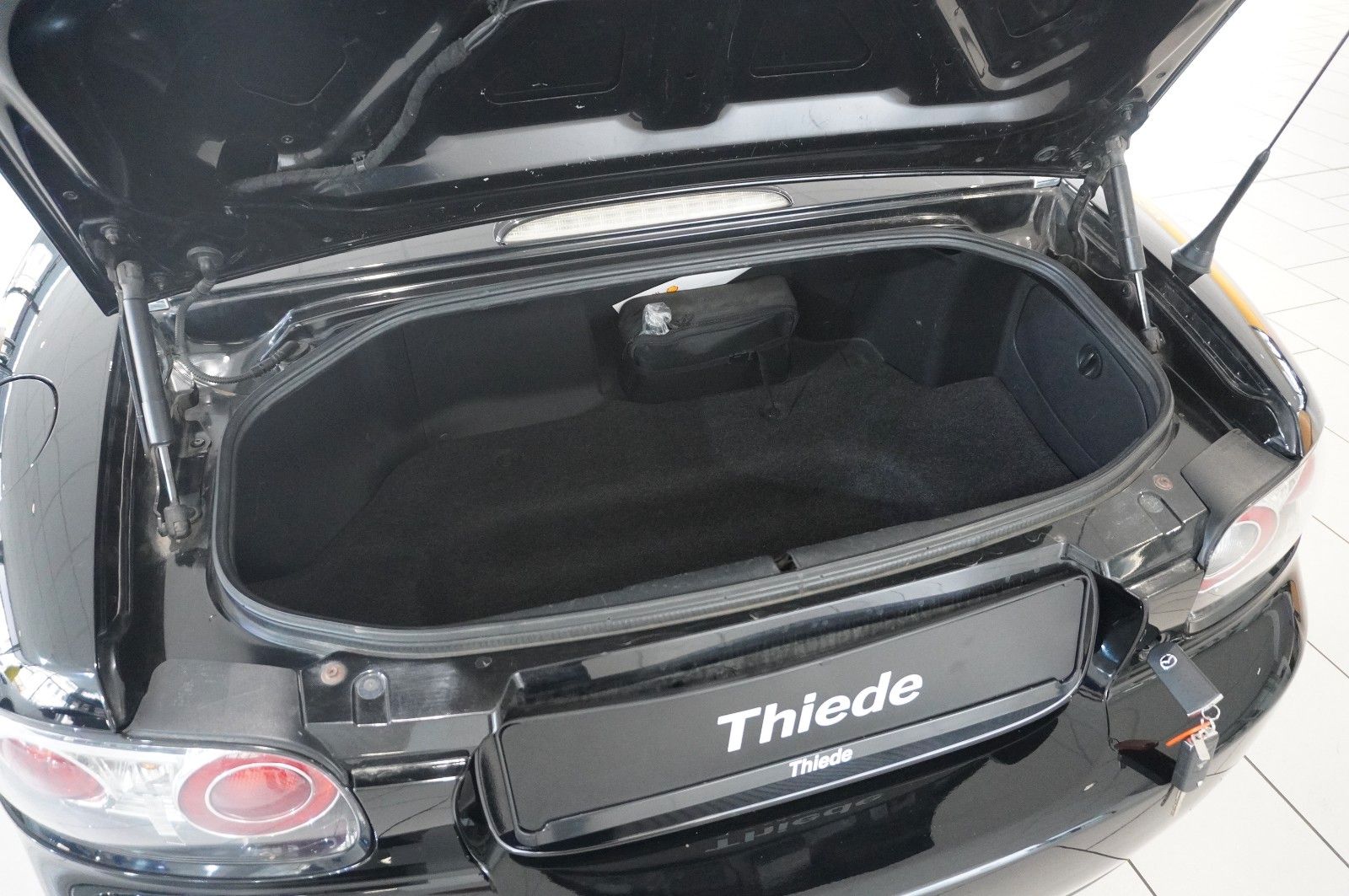 Fahrzeugabbildung Mazda MX-5 1.8 NISEKO ROADSTER SPORT/SHZ/NEBEL/MULTI.
