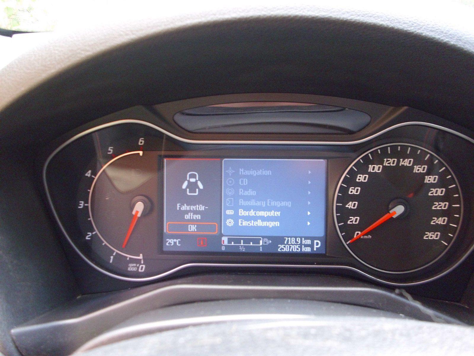 Ford Mondeo 2011 — вигляд ззаду