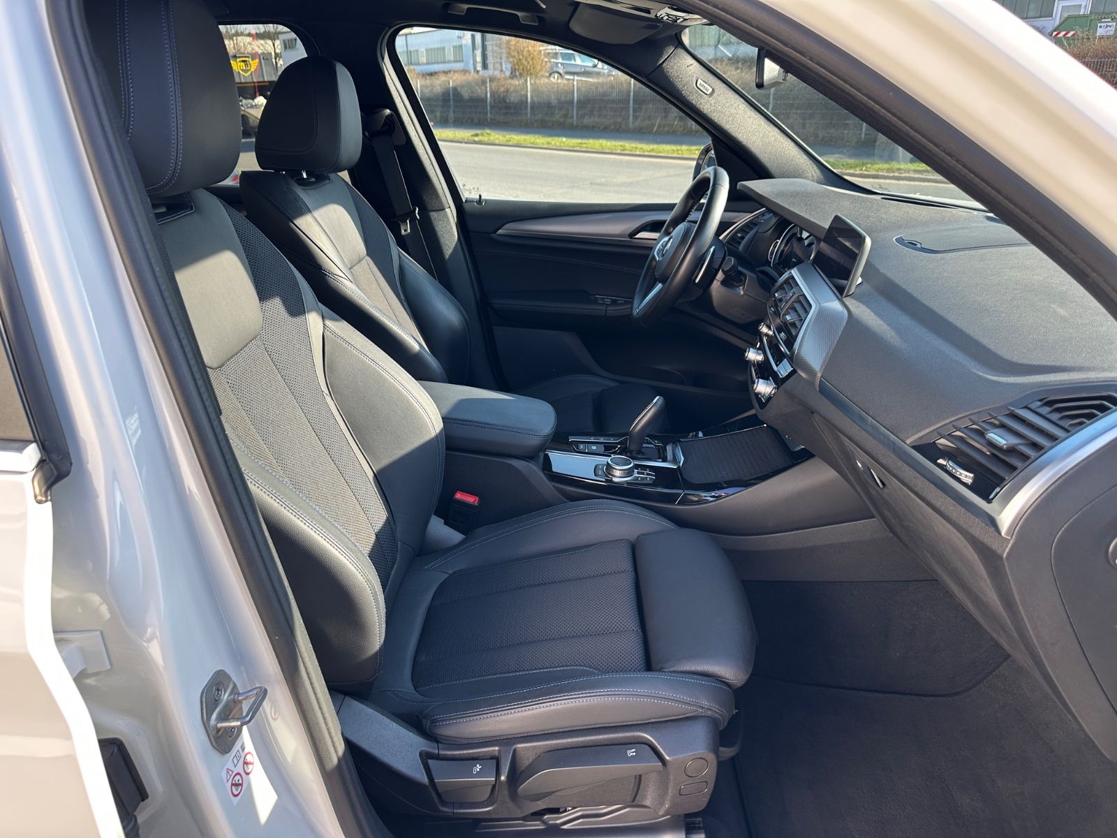 Fahrzeugabbildung BMW X3 xDrive30e M-Sport/Navi/Head-Up/LED/AHK