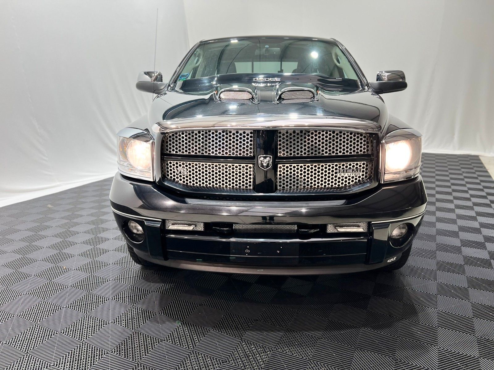 Fahrzeugabbildung Dodge RAM 1500 SLT Sport Quad Cab Gen.3