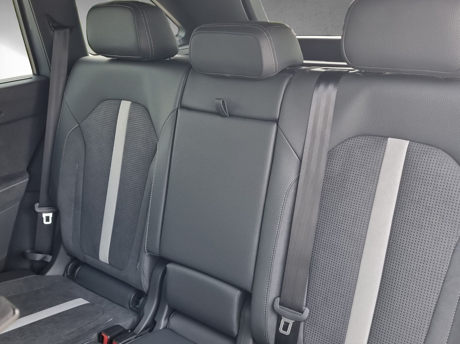 Fahrzeugabbildung SKODA Kodiaq 1.5 TSI iV Sportline AHK Fahrassi+Info