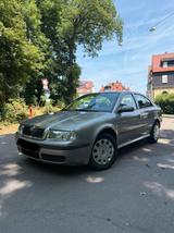 Skoda Octavia 1.6L TÜV NEU 07/27 Tour - gebrauchte Skoda Octavia aus dem Jahr 2007