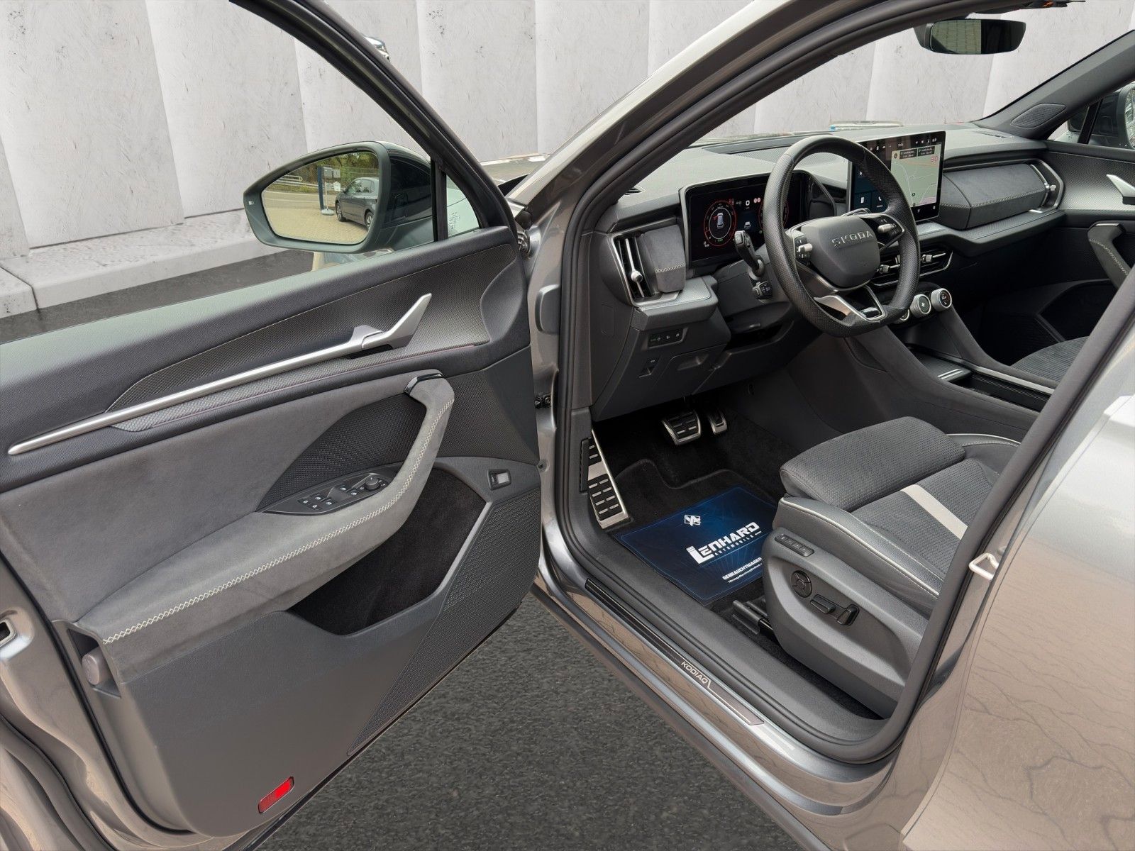 Fahrzeugabbildung SKODA Kodiaq 1.5 TSI Sportline*DSG*7-Sitzer*ViCo*SHZ*