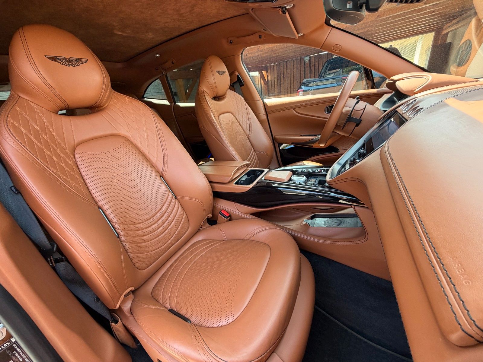 Aston Martin ASTON MARTIN DBX 4.0 V8 foto 17