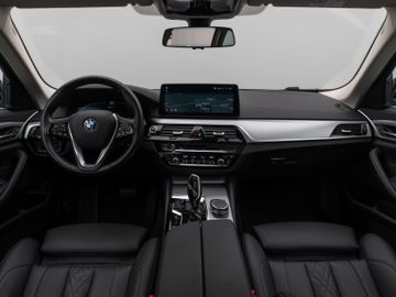 Fahrzeugabbildung BMW 530e xD Tour Pano ACC Kamera360° Sportsizt