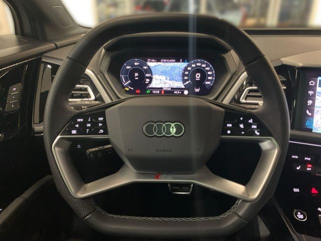 Q4 e-tron 55 QUATTRO S LINE MATRIX+PANO+AHK+AUGM