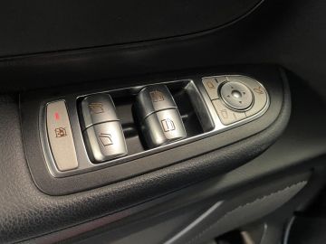 Mercedes V 220 - 11
