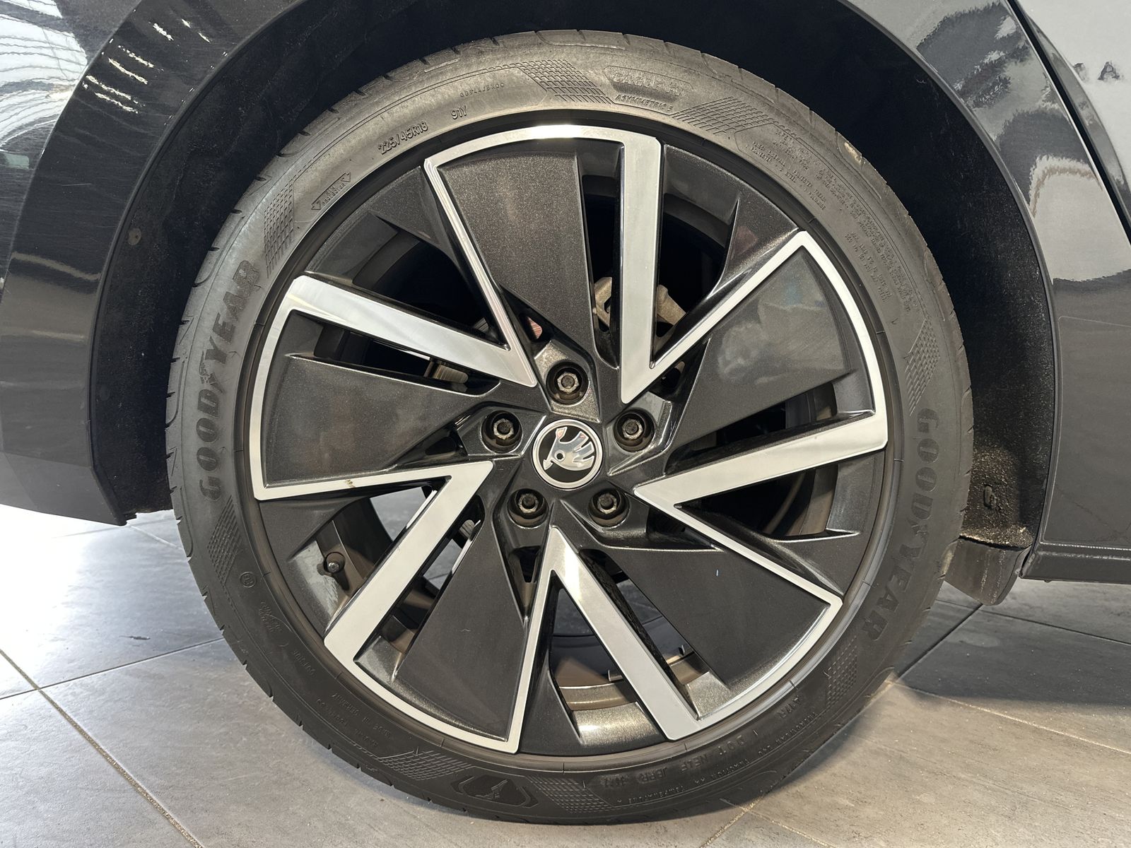 Fahrzeugabbildung SKODA Octavia Combi 2.0 DSG Sportline NAV+LED+VCOCK+PP