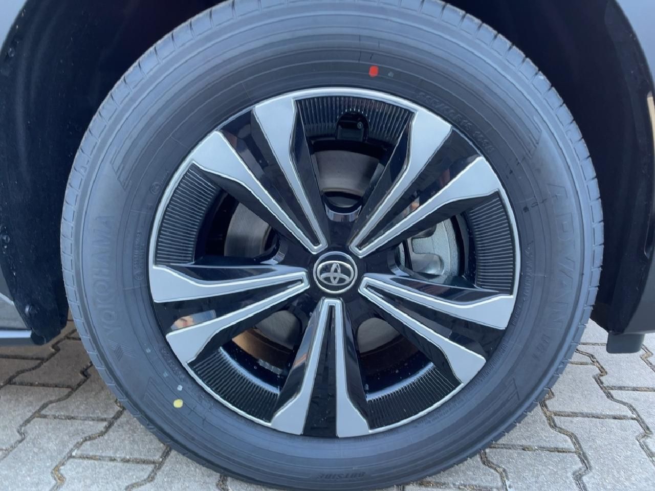 Fahrzeugabbildung Toyota bZ4X FWD 150kW Teamplayer