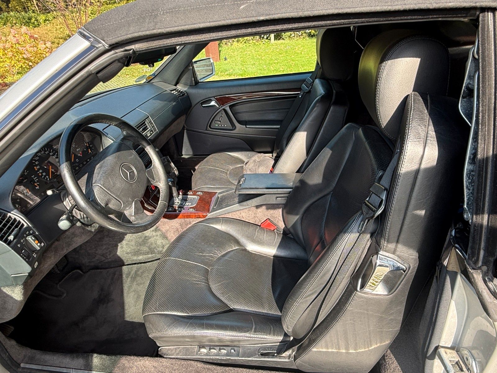 Fahrzeugabbildung Mercedes-Benz SL 280