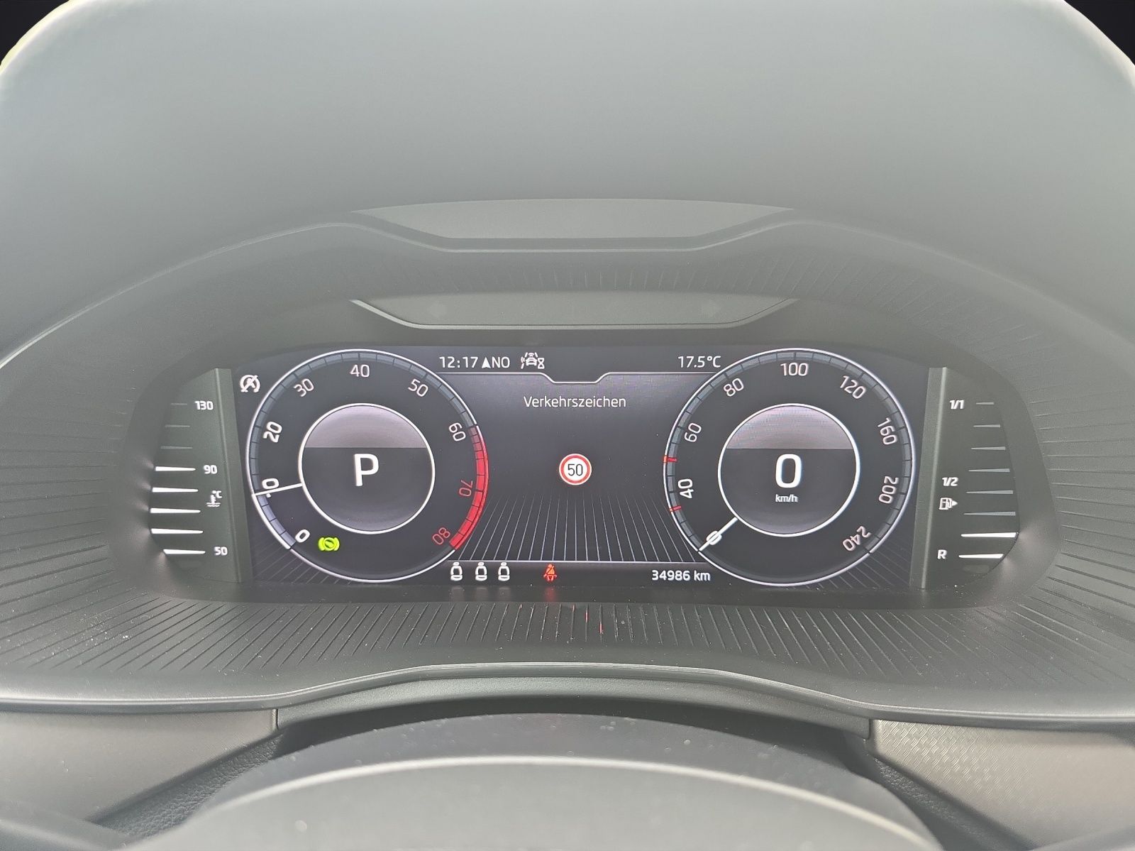 Fahrzeugabbildung SKODA Kamiq Clever 1,5 TSI DSG VOLL-LED NAVI KESSY