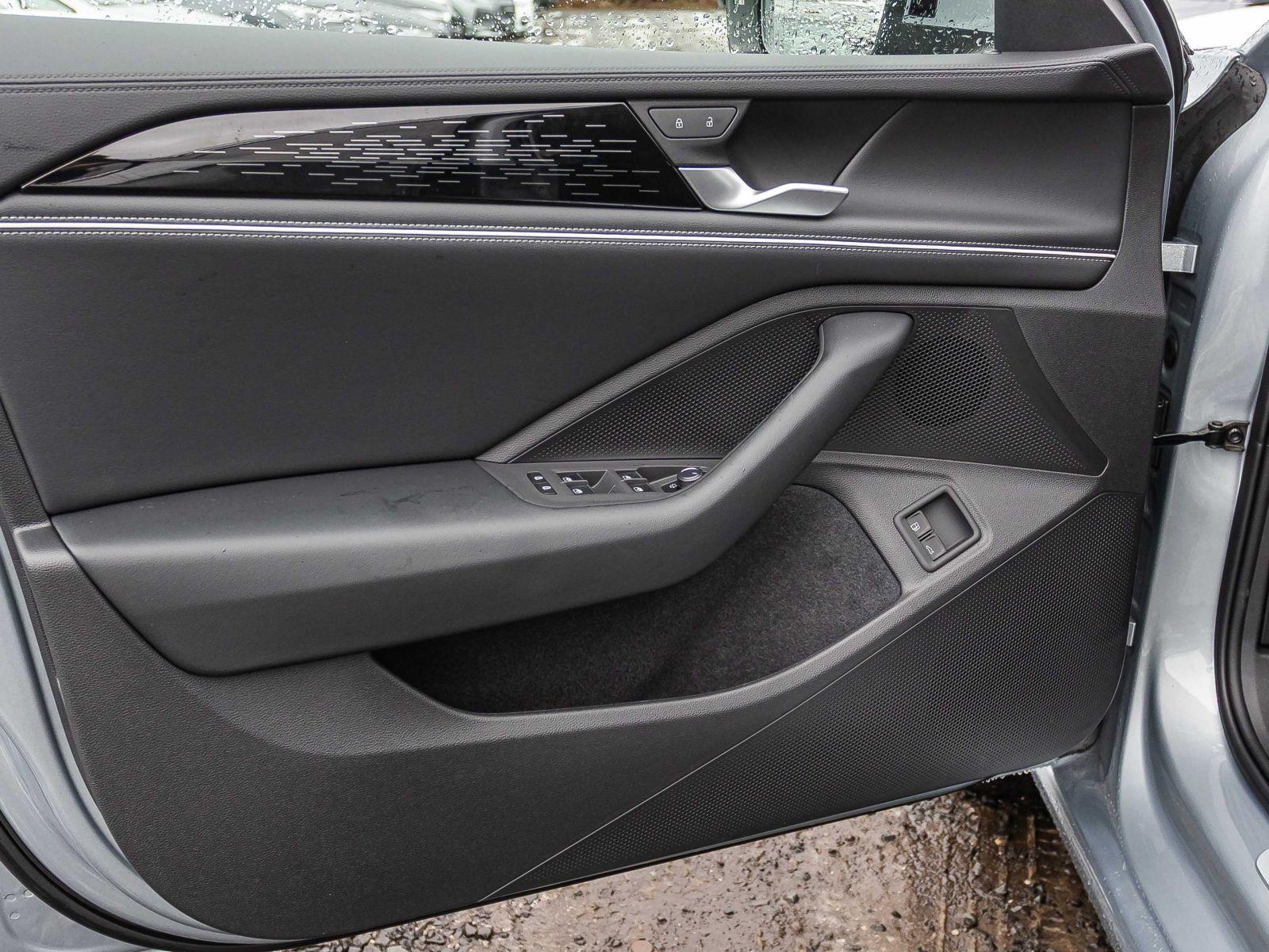 Volkswagen Passat Variant Elegance 1.5 eHybrid DSG Navi LED