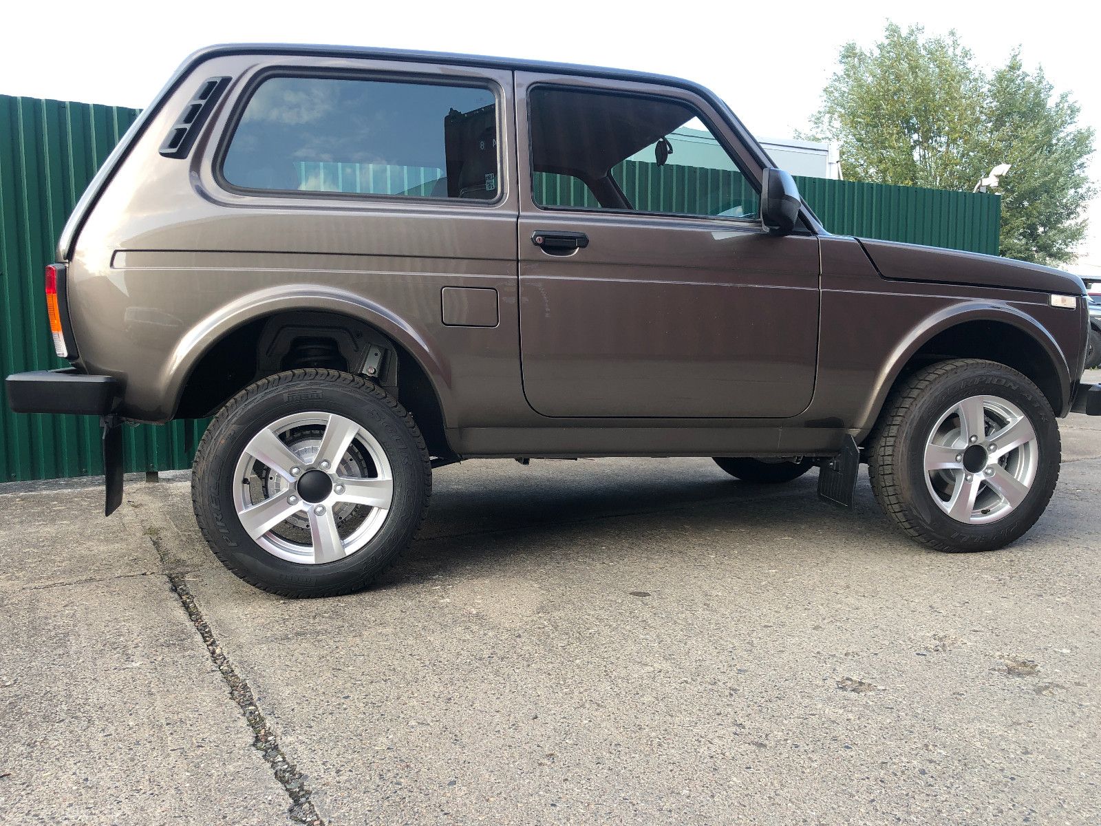 Fahrzeugabbildung Lada Niva "PREMIUM PLUS" KLIMA/ AET- Kollektion 2026!