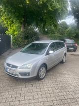 Ford Focus Turnier 2,0 Ghia Autom. Ghia - Ford Focus aus 2006: Turnier