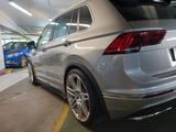 Volkswagen Tiguan R Line innen wie aussen 4MOTION - VW Tiguan Gebrauchtwagen in Wiesbaden