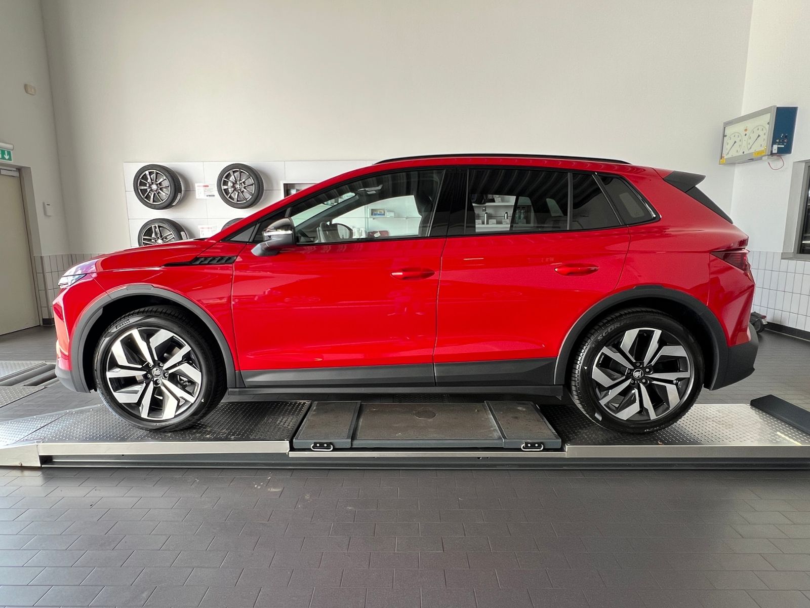 Fahrzeugabbildung SKODA Elroq 60 Sportline *AHK, Matrix-LED, Kamera*