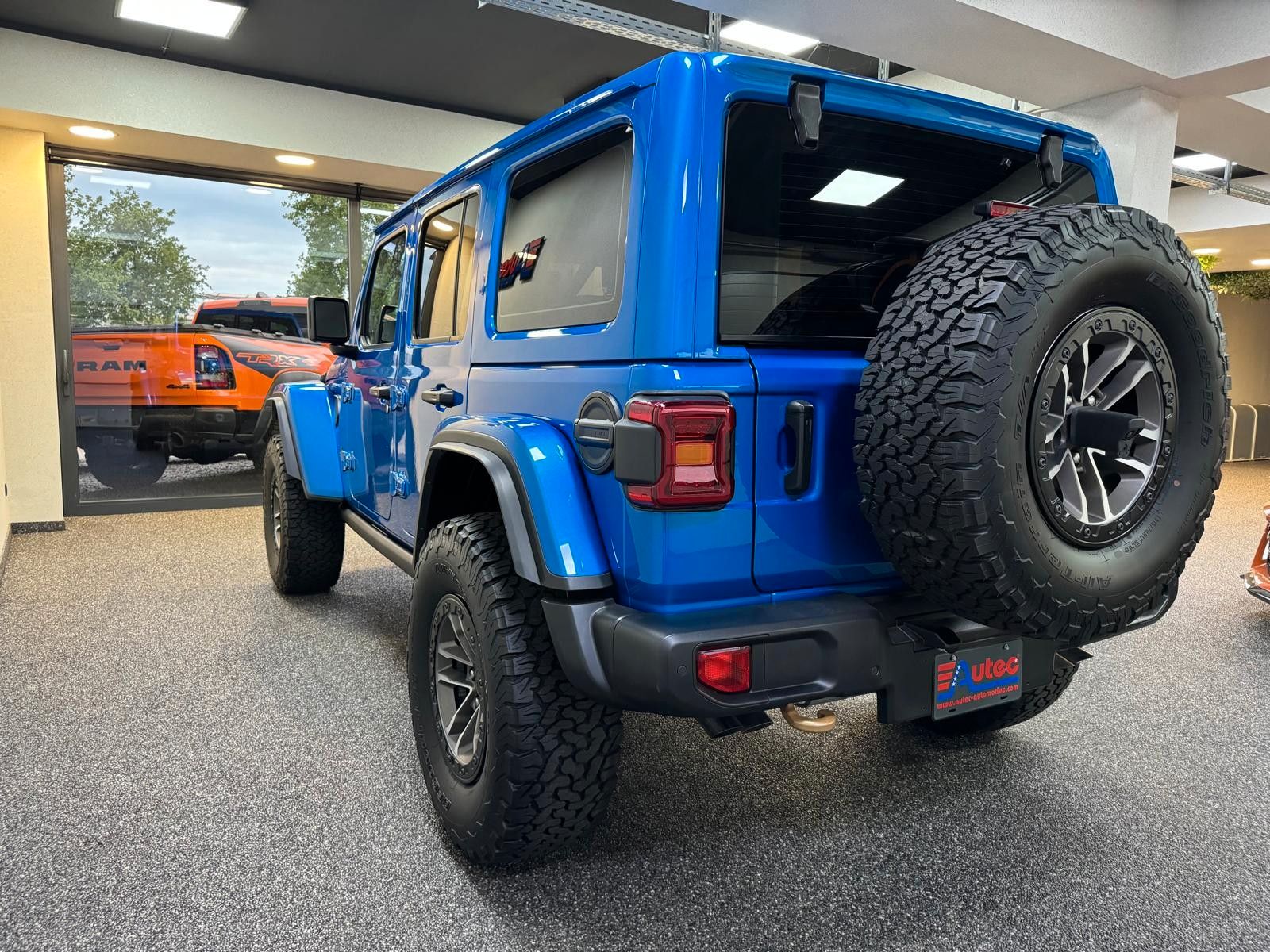 Fahrzeugabbildung Jeep RUBICON 392-6.4L HEMI V8-RECON 35"-STEEL BUMPER