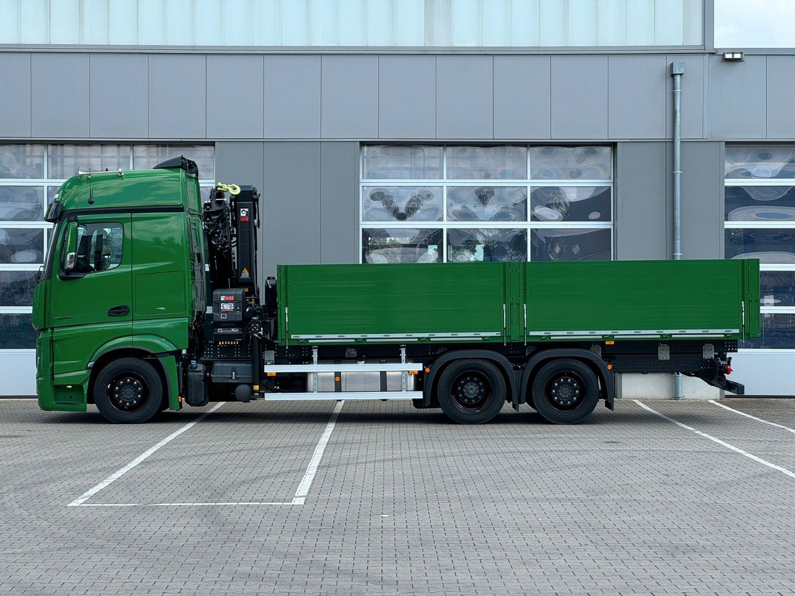 Fahrzeugabbildung Mercedes-Benz Actros 2548  Pritsche HIAB X-HiDuo 228E-6 Seilw.