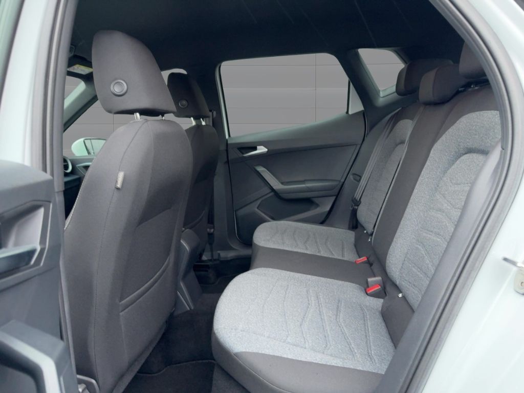 Fahrzeugabbildung SEAT Arona Xperience  ALLWETTER  Navigation