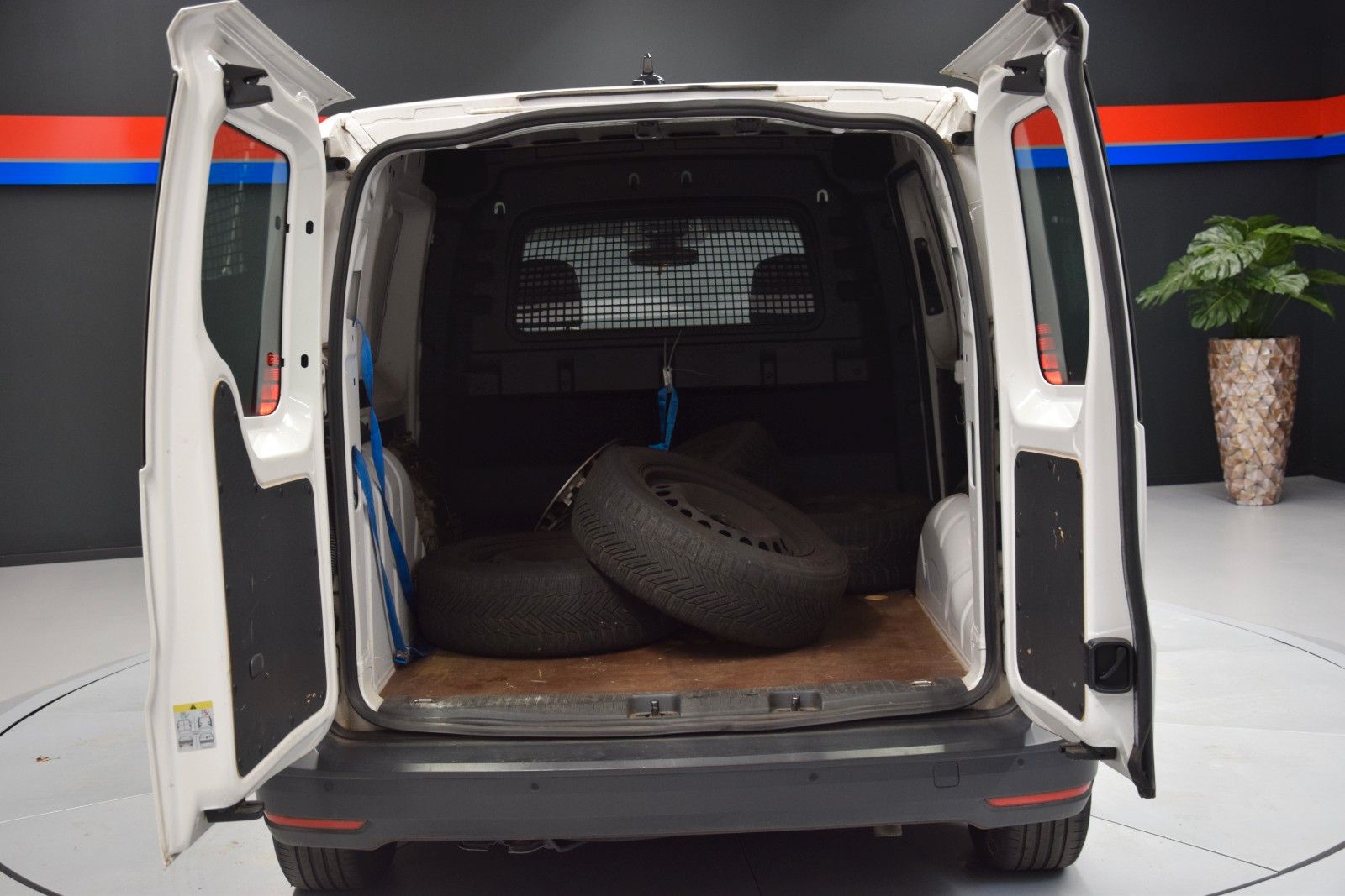 Fahrzeugabbildung Volkswagen Caddy Cargo Basis Kasten Klima PDC 1. Hand