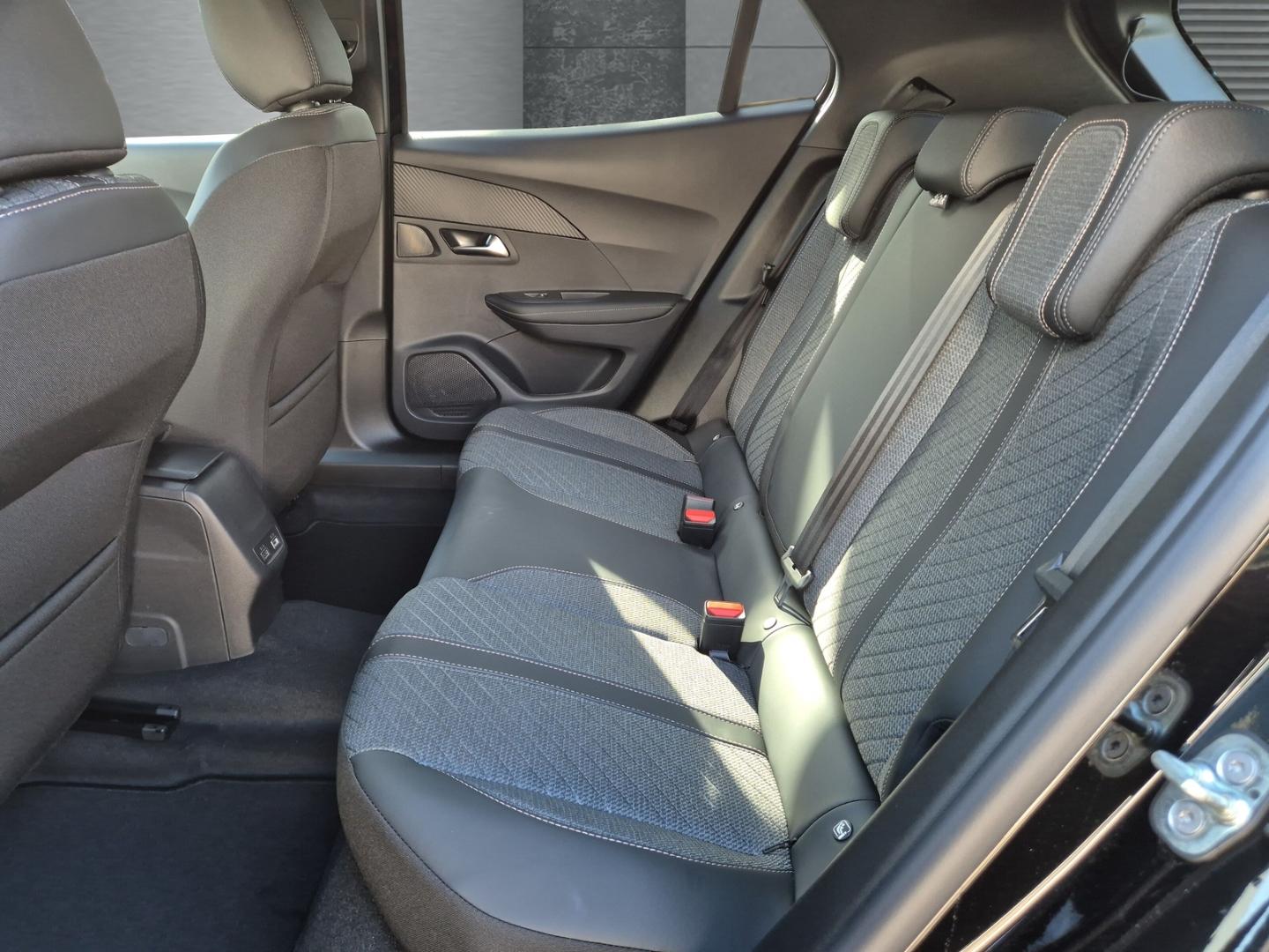 Peugeot 2008 Allure Hybrid AT Navi AHK-abnehmbar Grip Co