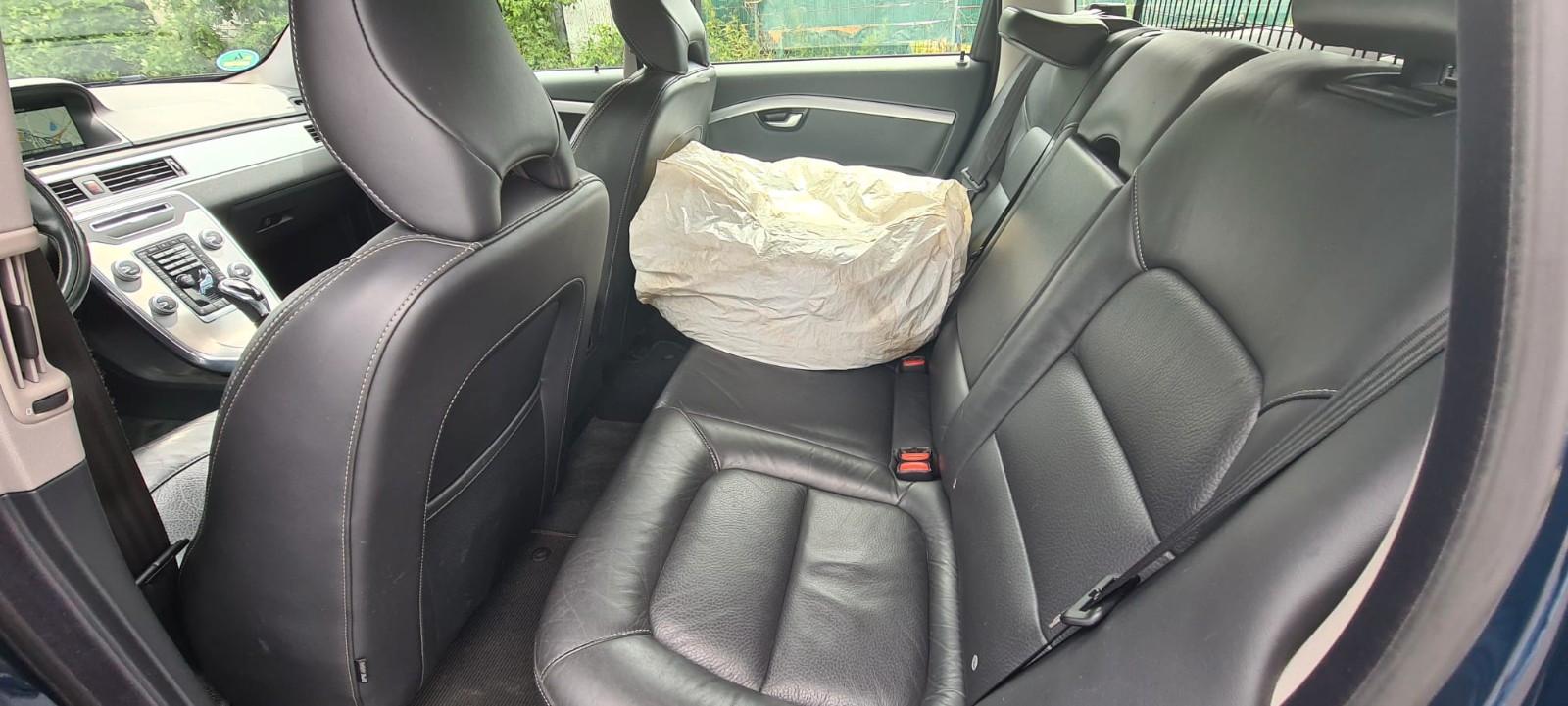 Volvo V70 2015 — photo 24