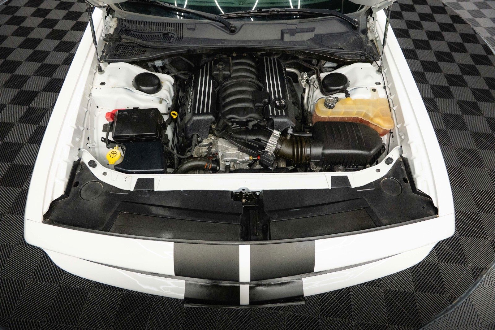 Fahrzeugabbildung Dodge Challenger 6.4 V8 SRT 392 R/T SCAT PACK Perform.