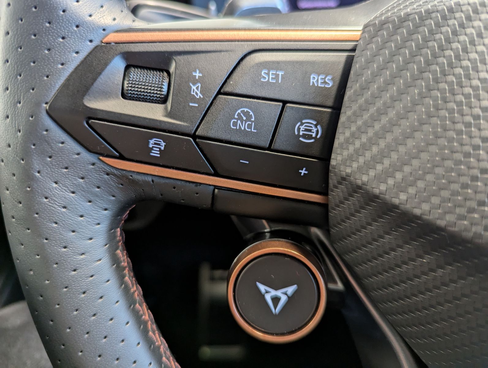 CUPRA Terramar 2.0 VZ 4D Drive-XL HUD Matrix Pano 20" - Image 25