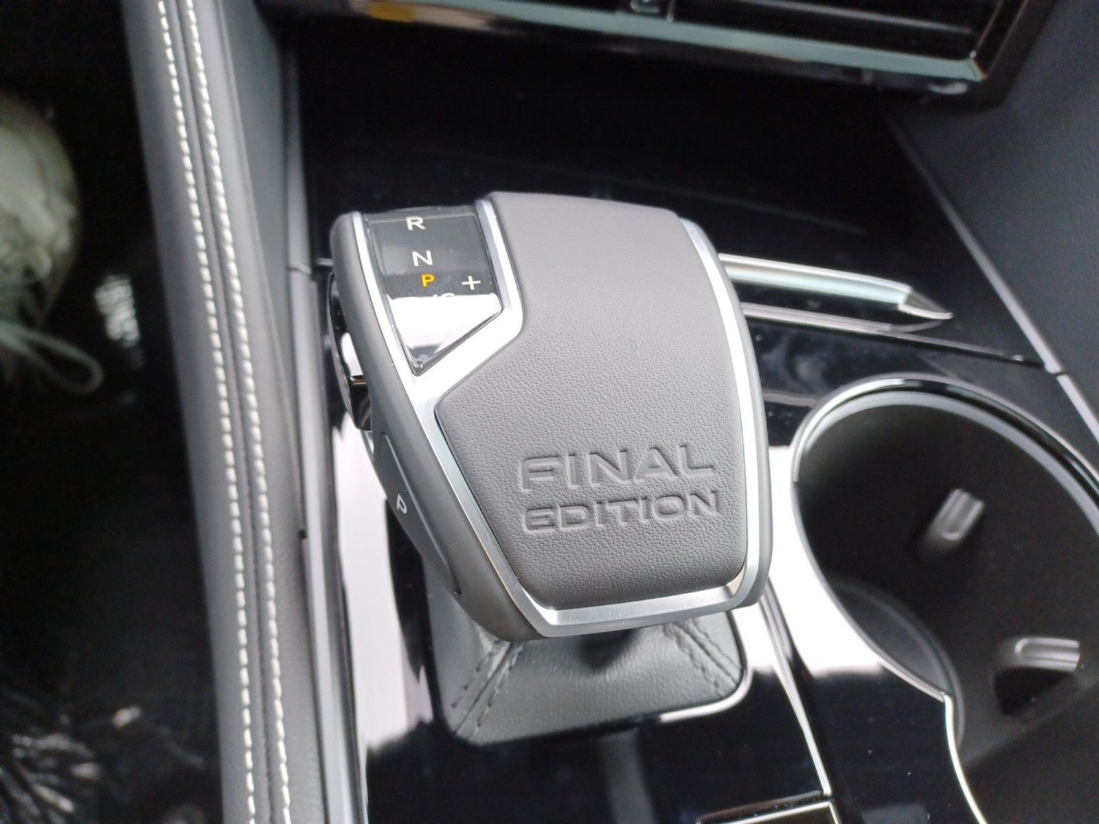 Fahrzeugabbildung Volkswagen Touareg R-Line FINAL EDITION Black Style VOLL
