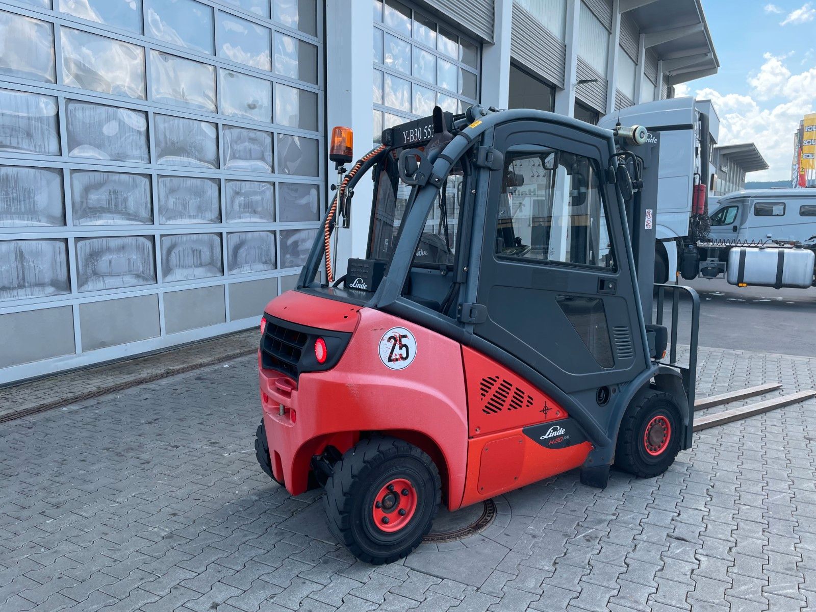 Fahrzeugabbildung Linde H20D-02/600 / Triplex 4,6m / 1.332h / Diesel