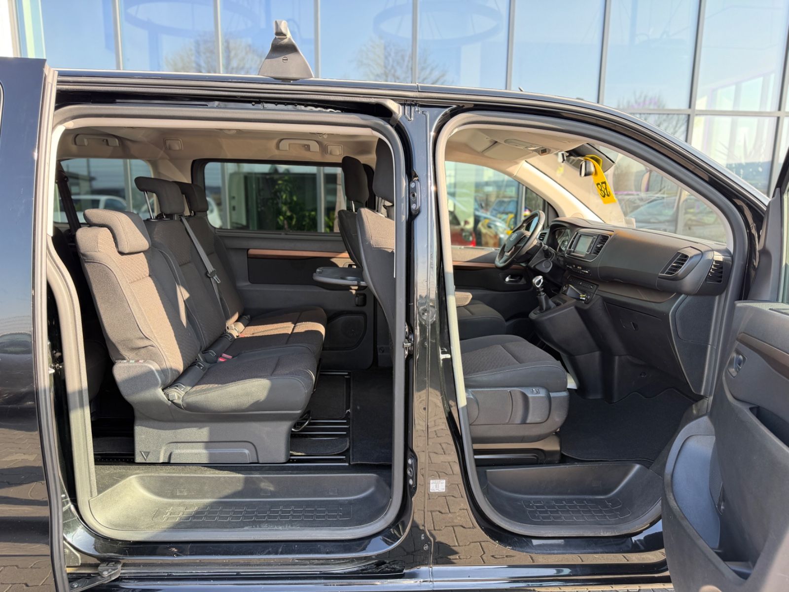 Proace Verso L1 Family 2.0 D-4D 8 Sitzer Navi