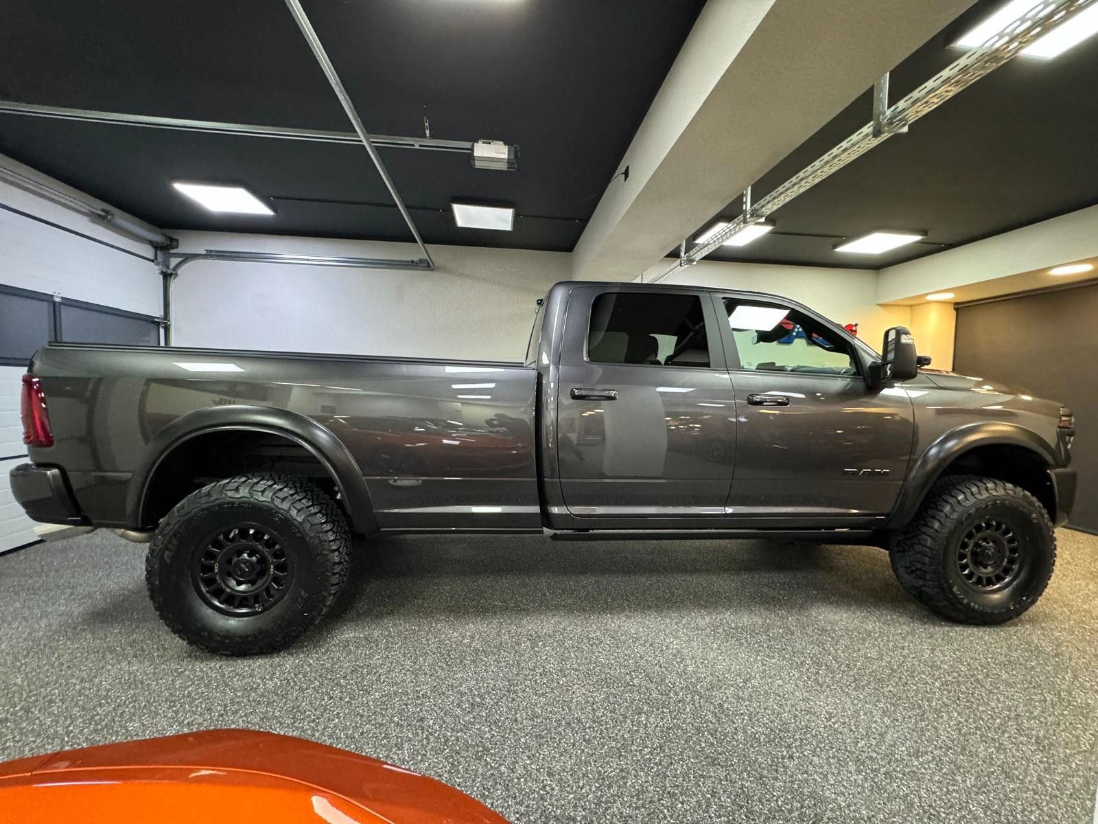 Fahrzeugabbildung Dodge RAM 3500 LARAMIE AEV OFF ROAD 6.4L-V8 37"-LONG