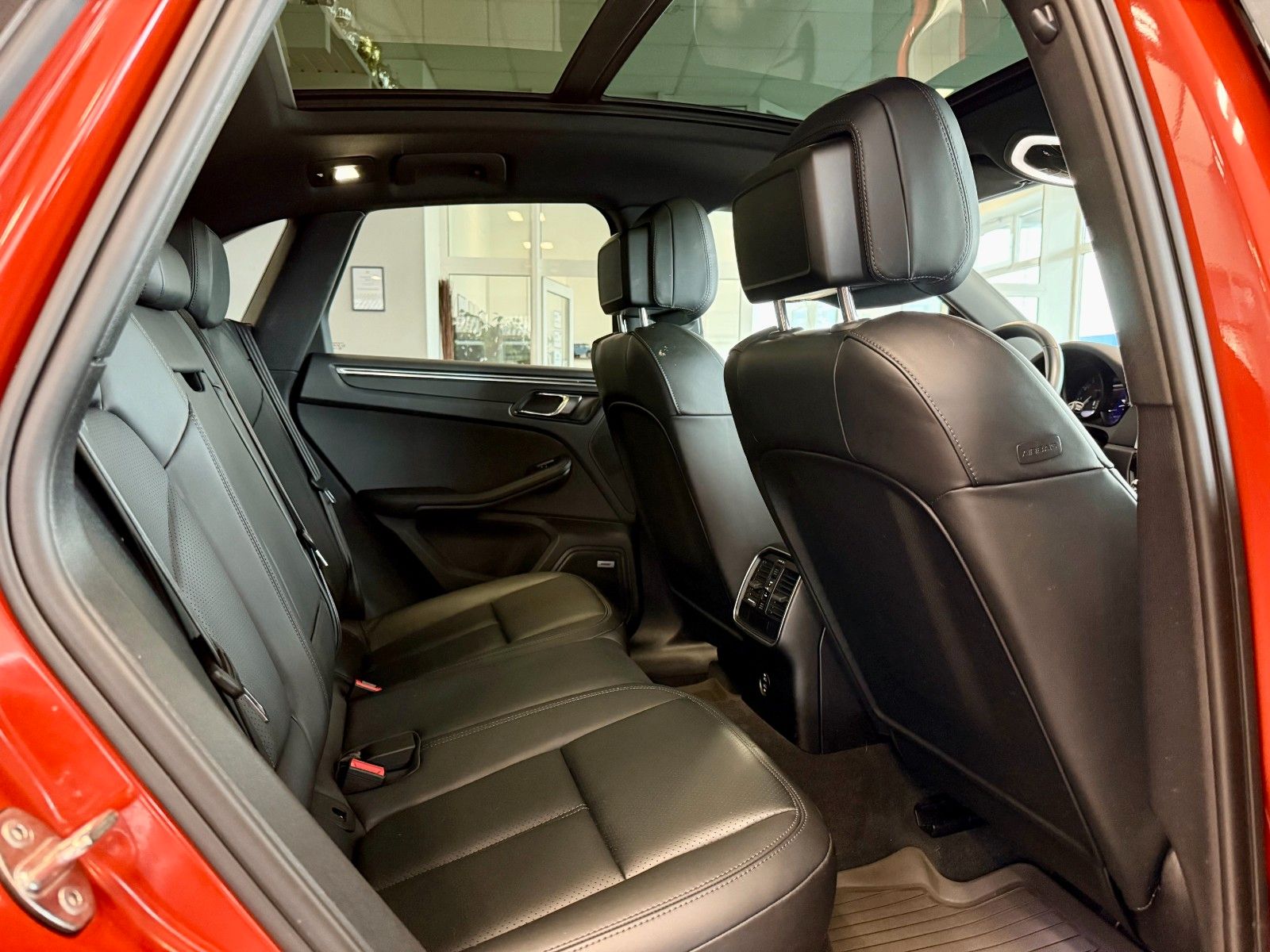 Fahrzeugabbildung Porsche Macan Luftfederung/Panorama/Keyless/21Zoll/BOSE