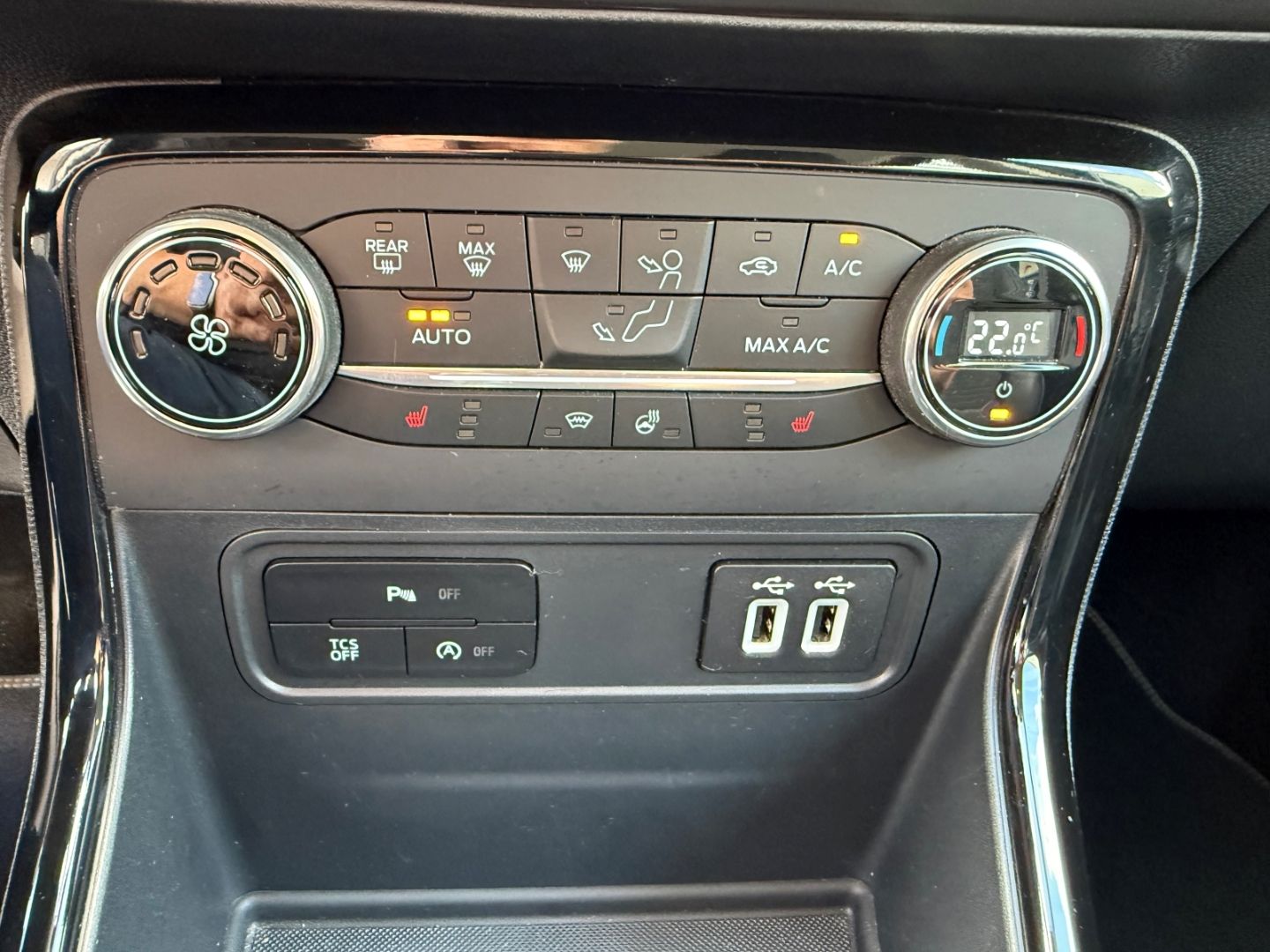 Fahrzeugabbildung Ford EcoSport Titanium 1.0 EcoBoost Navi WiPa CarPlay
