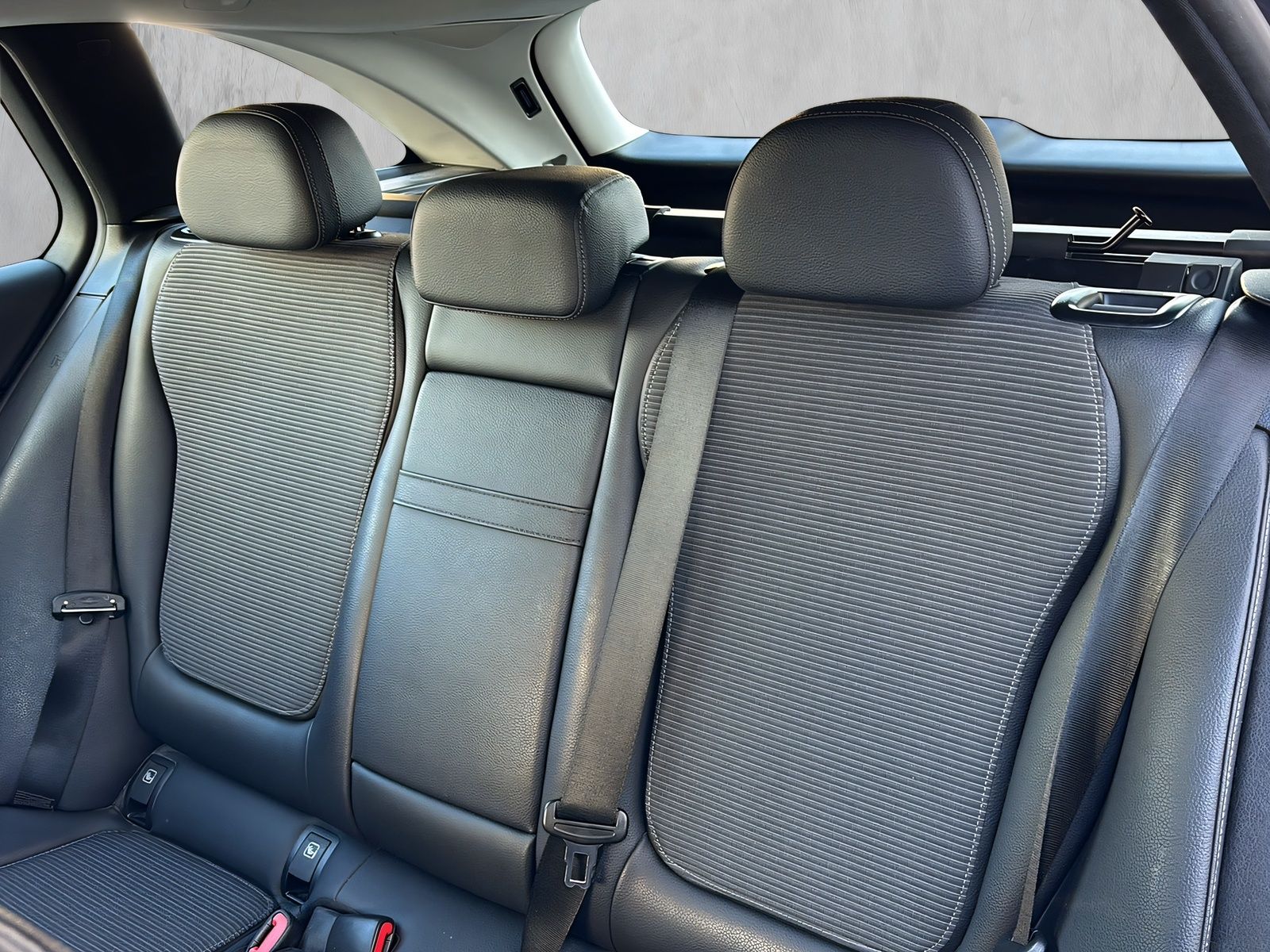 Fahrzeugabbildung Mercedes-Benz C 220 T d 4Matic AVANTGARDE DSC HEAD UP LED AHK