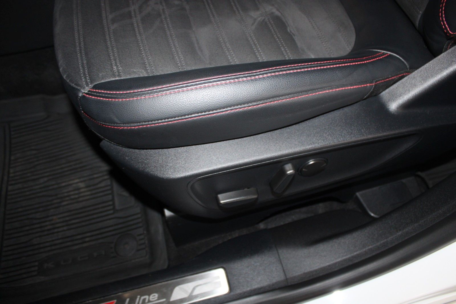 Fahrzeugabbildung Ford Kuga ST-Line X Automatik LED ACC 2xCam WinterPak