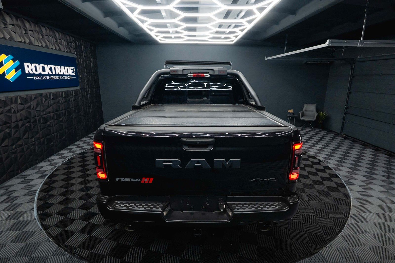 Fahrzeugabbildung Dodge RAM 5.7 V8 HEMI 4x4 REBEL OFFROAD Night AxleLock